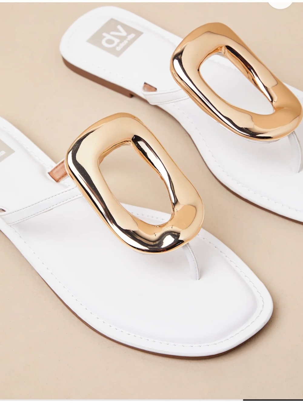 NIB~NWT DV by Dolce Vita JAMESON White Thong Sandals with Gold Medallion Accent - Picture 5 of 10